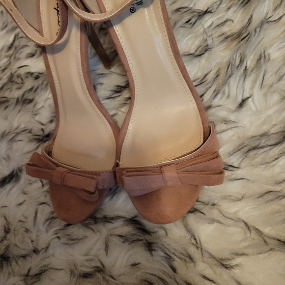 Pink suede bow heels 8.5 - Picture 6 of 6